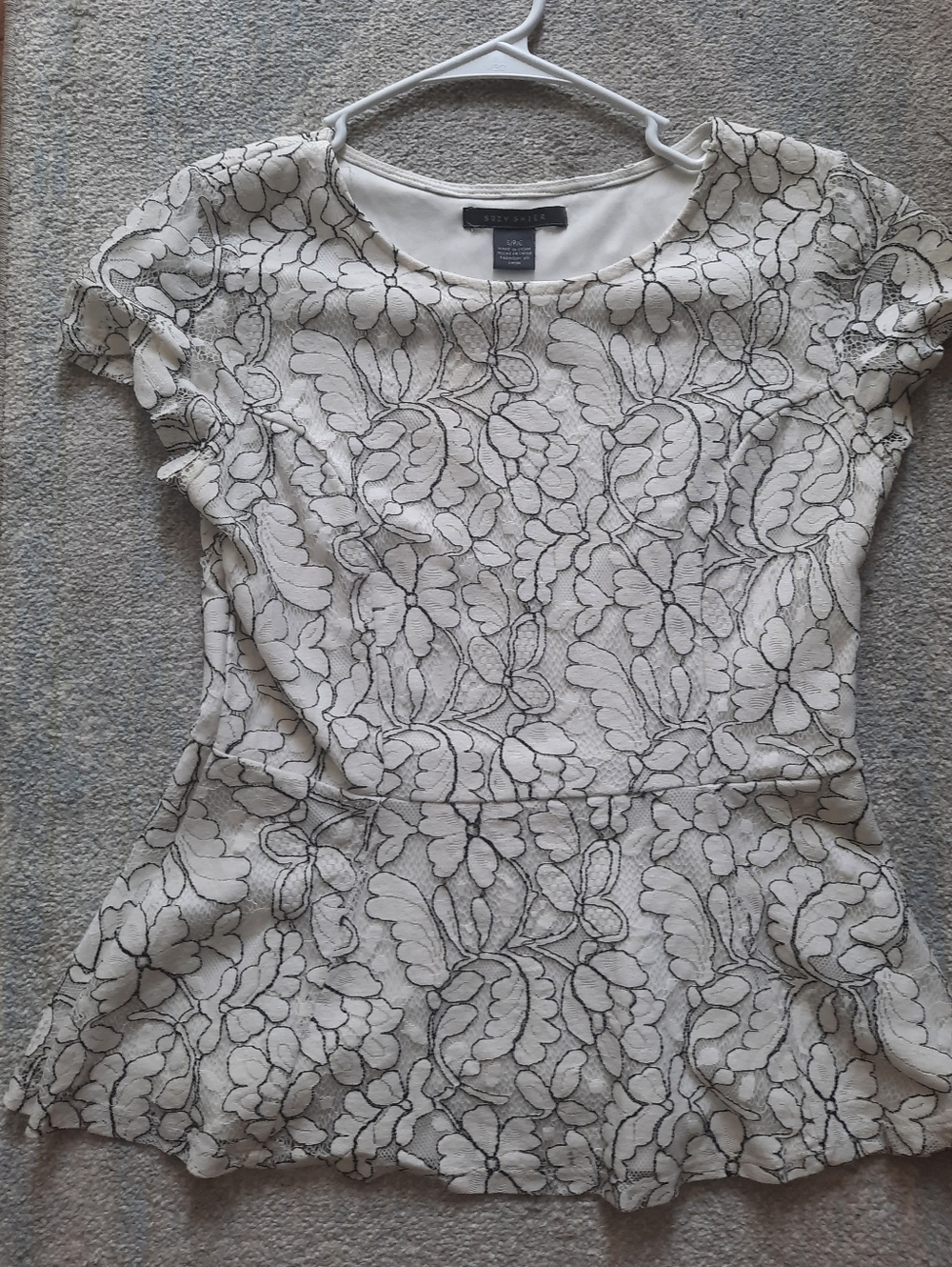 Suzy Shier White Floral Lace Peplum Top~ Small